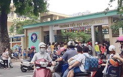 Lộn xộn giao thông cổng trường đầu năm học