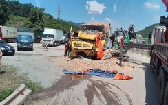 Xe tải "đấu đầu" trên quốc lộ, 2 tài xế trọng thương