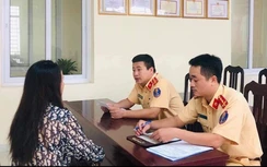 Phạt tiền, tước GPLX nữ tài xế không nhường đường xe ưu tiên