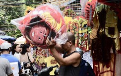 Phố Hàng Mã luôn "ngộp thở" trước Tết Trung thu