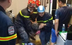 Cảnh sát giải cứu người đàn ông mắc kẹt giữa khe tường của nhà cao tầng