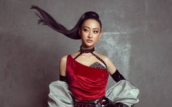 Lương Thùy Linh phong cách chiến binh, bước trên sàn runway có chuẩn dáng?