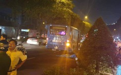 Nam thanh niên đi xe máy vào làn ô tô bị xe buýt cán tử vong