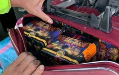 Tài xế dương tính với ma tuý và không có GPLX ngang nhiên chở pháo lậu