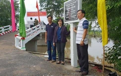 Diễm My 9X hạnh phúc bởi chiếc cầu mang tên mẹ của mình được khánh thành