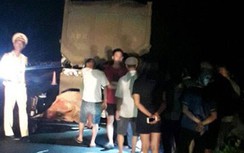 Xe máy chạy trên cao tốc tông đuôi xe tải, hai thanh niên tử vong