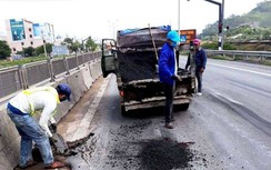 Khẩn trương khắc phục hư hỏng mặt đường qua tỉnh Bình Định