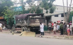 Va chạm với xe tải ben, người đàn ông bị cuốn vào gầm tử vong thương tâm