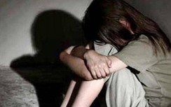 Dụ bé gái dẫn đường đi nhận quà từ thiện rồi cưỡng hiếp
