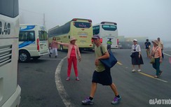 Video: Đường đèo Hải Vân mất ATGT vì khuất tầm nhìn, xe đỗ tràn lan