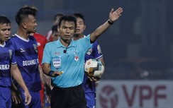 Tổ trọng tài FIFA "bẻ còi" ở V-League bị đề nghị treo còi vĩnh viễn