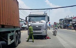 Va chạm với ô tô tải, đôi vợ chồng chết thảm dưới gầm xe