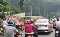 TP.HCM nhức đầu với 2 điểm "nóng" lấn chiếm vỉa hè, lòng đường
