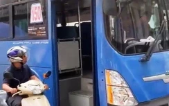 Tài xế xe buýt dùng nước bọt... “đấu khẩu” khi bị nhắc bấm còi và ép xe máy