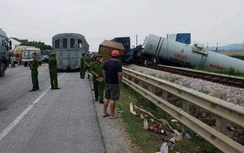 Tàu đổ ở Nghệ An do địa phương quản lối đi tự mở lỏng lẻo
