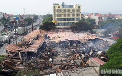 Chợ Còng tan hoang sau đám cháy, tiểu thương "khóc ròng"