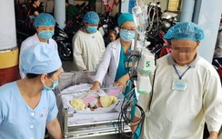 2 bé song sinh dính nhau ở TP.HCM được mổ tách thế nào?