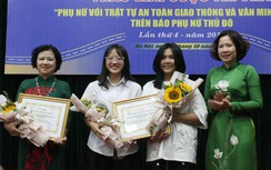 Trao giải cuộc thi viết “Phụ nữ với trật tự ATGT và văn minh đô thị”