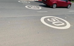 TP.HCM sơn 240 “biển báo” tốc độ lên mặt đường