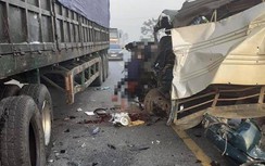 Xe tải đấu đầu xe đầu kéo, 1 người nguy kịch