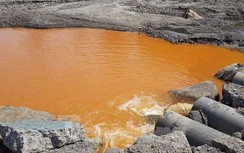 Dòng nước màu vàng đổ ra vịnh Hạ Long từ đâu ra?