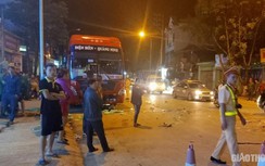 Xe khách va chạm với xe máy khiến 1 người tử vong khi đang vượt ô tô con