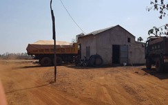 Xe quá tải cày xới đường liên xã ở Chư Sê