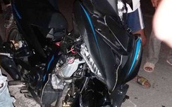 2 xe máy đối đầu, 4 người trong một gia đình nguy kịch