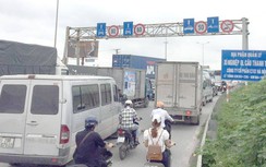 Vì đâu cầu Thanh Trì ùn tắc liên miên?