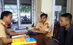 Nam thanh niên 17 tuổi nhờ người thuê ô tô, gây TNGT rồi bỏ trốn