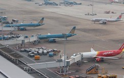 Đình chỉ nhân viên lái xe tải chạy cắt mặt máy bay ở Tân Sơn Nhất