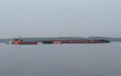 Nóng: Tàu chở 17 thuyền viên, 285 container chìm trên sông Lòng Tàu