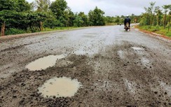 Đường đã hỏng, nhà thầu vẫn nợ tiền vật liệu