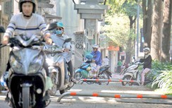 Đi xe từ vỉa hè xuống đường, có cần xi nhan?