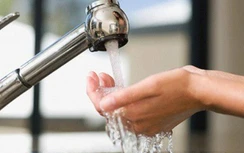 Hà Nội công bố nước sạch Sông Đà đã an toàn, người dân có thể ăn uống