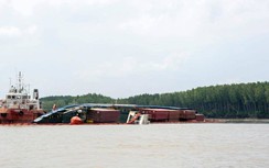 Đã hút được 50 tấn dầu từ bụng tàu chìm trên sông Lòng Tàu