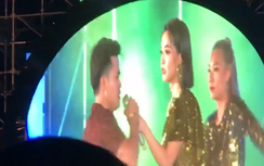Bích Phương ngơ ngác khi bị khán giả giật micro tìm con