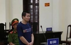 Lẻn vào nhà trộm 2 triệu đồng bị phát hiện, đạo chích đổ xăng đốt cụ bà