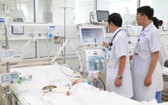 Tự điều trị ở nhà, bé trai 3 tháng tuổi suy hô hấp vì ngộ độc thuốc nam