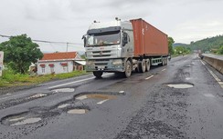 Quốc lộ 1 ngập sâu, BOT xả trạm, nỗ lực thông đường sau bão dữ