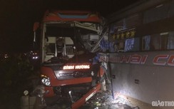 3 xe khách đối đầu trong đêm mưa ở Quảng Nam, 1 người nguy kịch