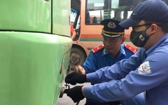 Hà Nội bất ngờ kiểm tra khí thải, 4 ô tô bị phát hiện không đạt chuẩn