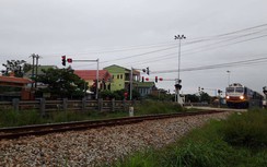 Lắp đèn tín hiệu, điều chỉnh biển báo xóa điểm đen QL1 Bắc cầu Mỹ Chánh