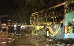 Xe khách bốc cháy trong đêm, 20 "thượng đế" hoảng loạn thoát thân