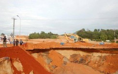 Tạm khắc phục sạt lở, thông tuyến đường ven biển Bình Thuận