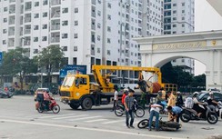 Video: Cái kết thảm khốc khi cả xe tải và xe máy cùng vượt đèn đỏ