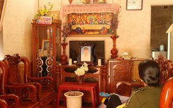 Vụ 39 người chết ở Anh: Bố, mẹ thẫn thờ bên di ảnh, mong con về sớm