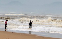 Phú Yên, Khánh Hòa đồng loạt cấm biển, ráo riết kêu gọi tàu vào bờ