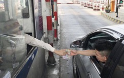Xe không dán thẻ đi vào làn thu phí không dừng bị phạt tới 1,2 triệu đồng