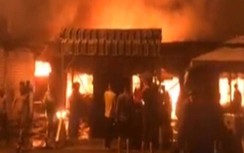 Cháy chợ Phước Long, Bình Phước, hàng chục kiot cùng tài sản bị thiêu rụi